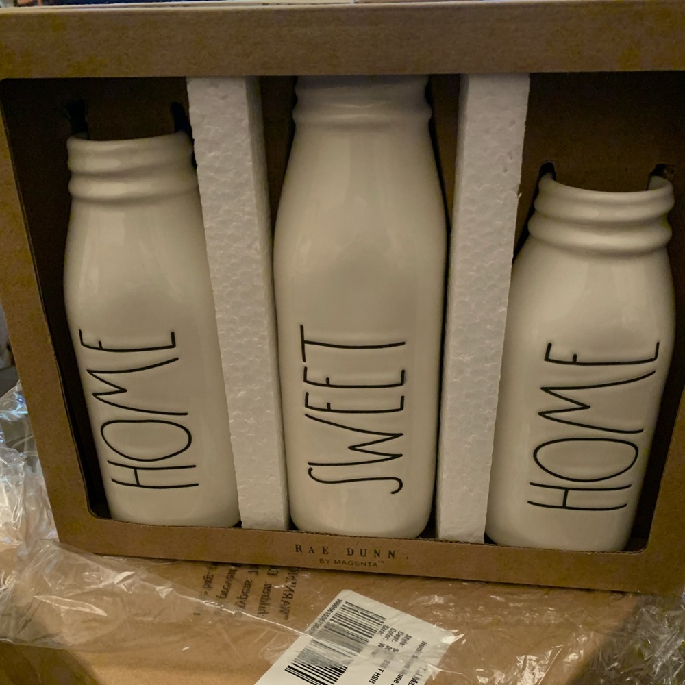 Three home sweet home vases